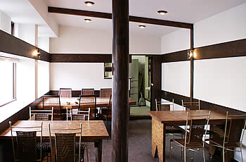 �i���X����